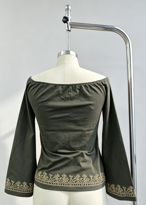 Damen Vintage Langarmbluse mit Stickerei, Carmen-Ausschnitt und ausgestellten Ärmeln