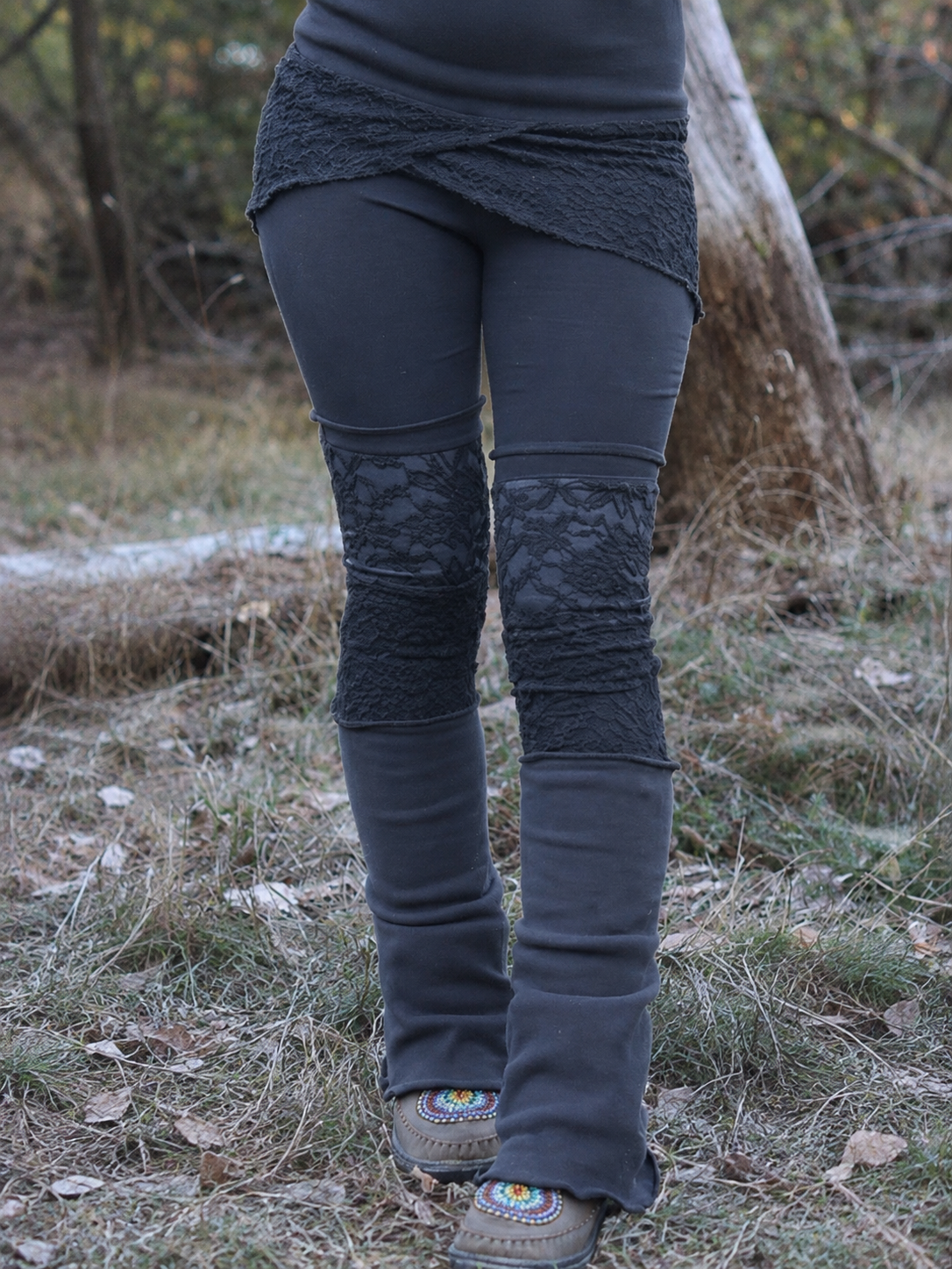 Layering-Leggings im Wickelstil mit Spitzen-Patchwork und leicht ausgestelltem Bein