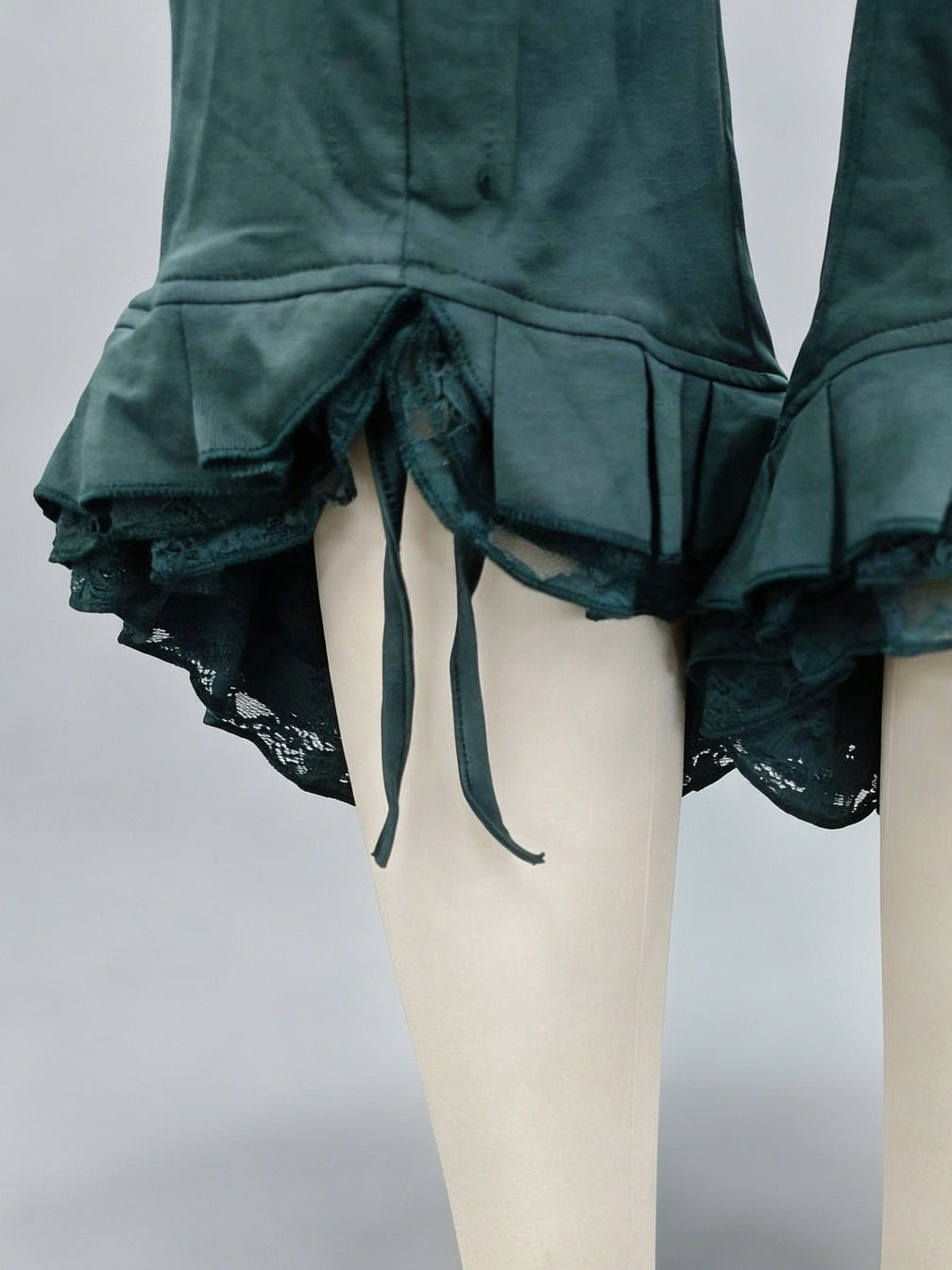 Capri-Leggings mit Rüschen und Spitze