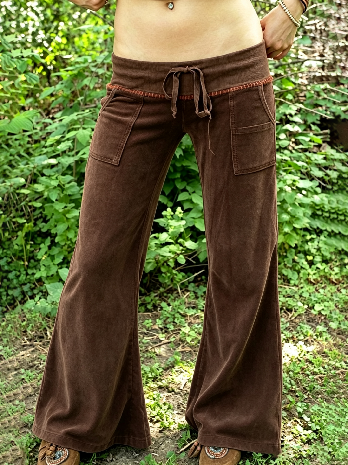 Damen Freizeithose mit Kordelzugbund und leicht ausgestelltem Bein im Vintage-Stil