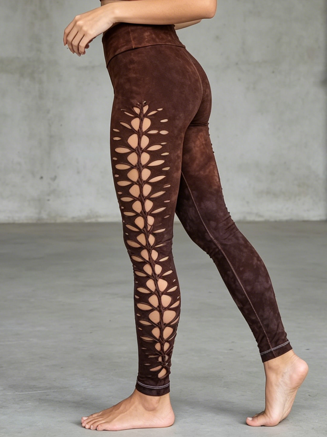 Geflochtene Yoga-Leggings, handgefärbt in „Dutch Chocolate“
