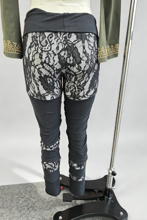 Damen Leggings mit Spitze, Lagenlook, Raffdetails und Fußsteg