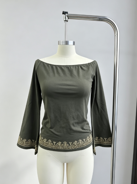 Damen Vintage Langarmbluse mit Stickerei, Carmen-Ausschnitt und ausgestellten Ärmeln