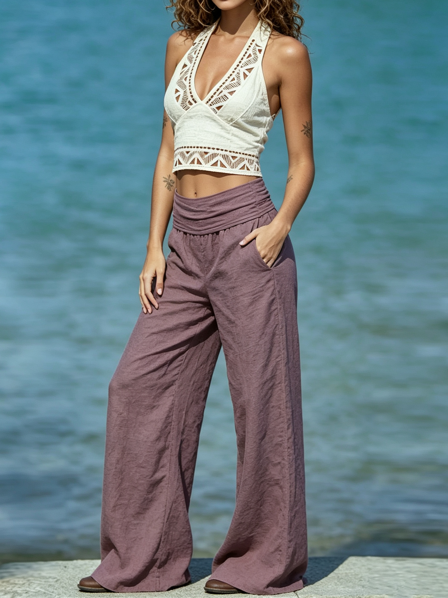Boho Cropped-Top mit tiefem V-Ausschnitt und Neckholder | Ethno-Print