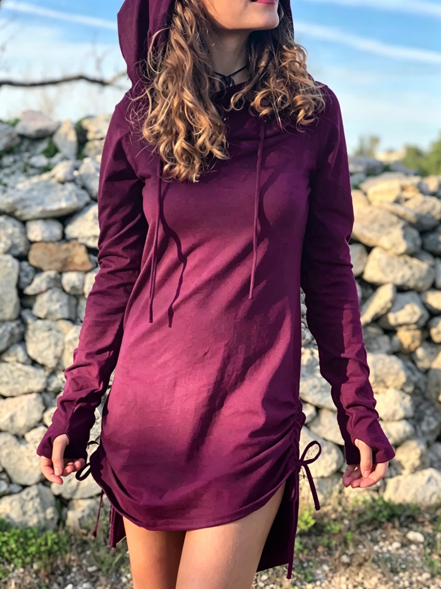 Kapuzenshirt-Kleid mit Wasserfallausschnitt: Langärmliges Baumwoll-Rave-Kleid