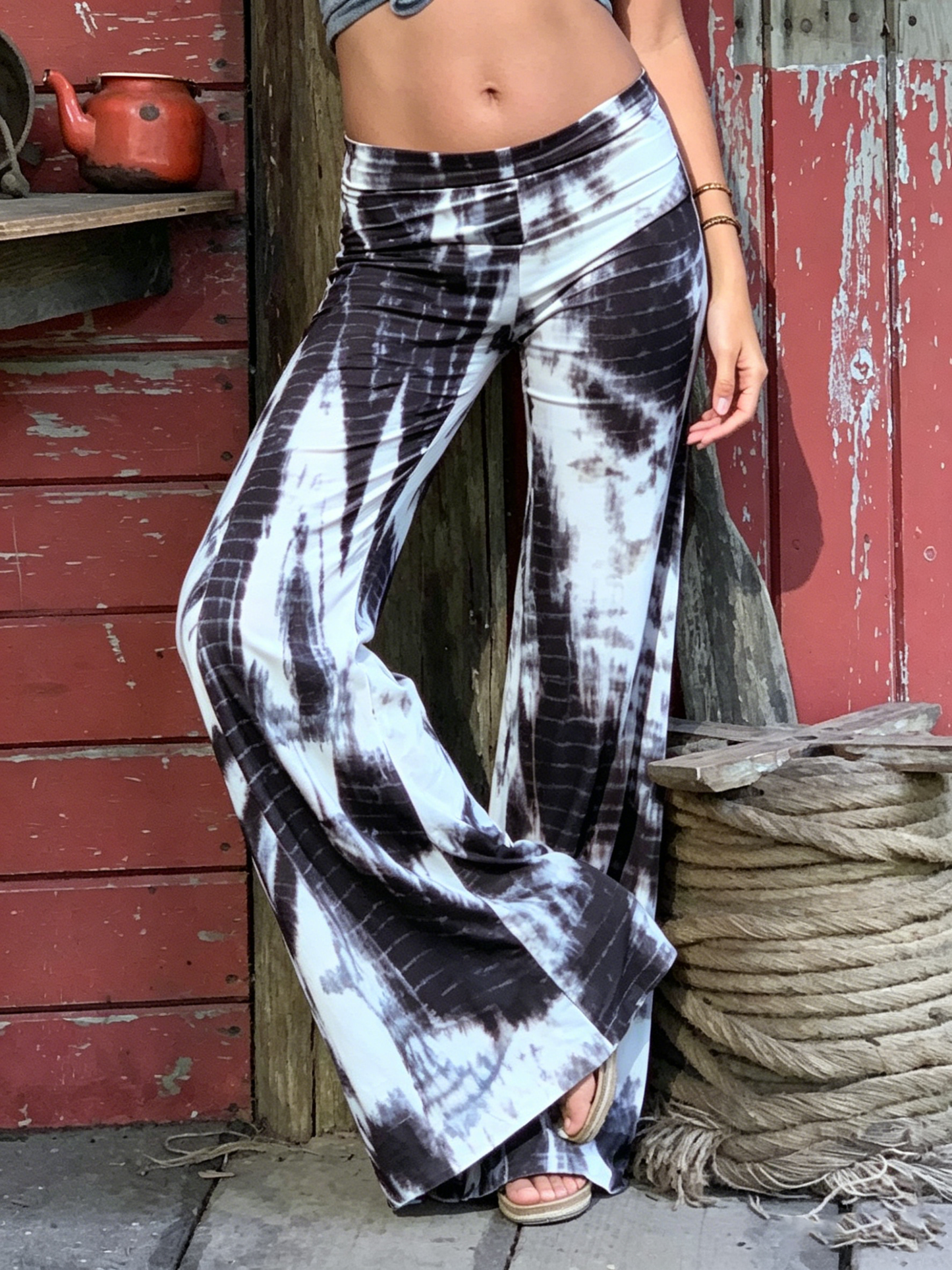 Tie-Dye-Schlaghose mit ausgestelltem Bein und optional umklappbarem Bund