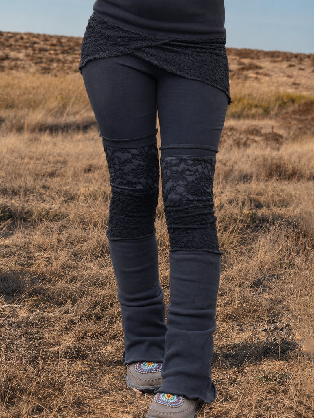 Layering-Leggings im Wickelstil mit Spitzen-Patchwork und leicht ausgestelltem Bein
