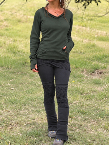 Vintage-Fleece-Top mit V-Ausschnitt, langen Ärmeln, Taschen und Raw-Edge-Saum
