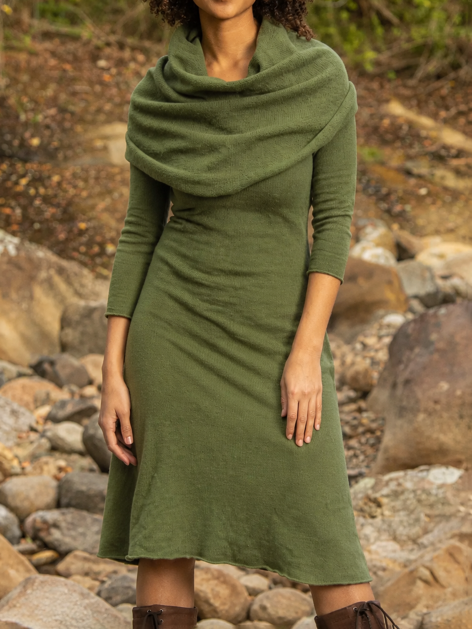 Strickkleid mit Wickel-Front und übergroßem Kragen