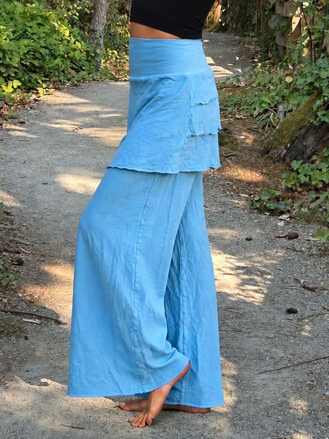 Simplicity-Hose mit Minirock und Rüschensaum hinten