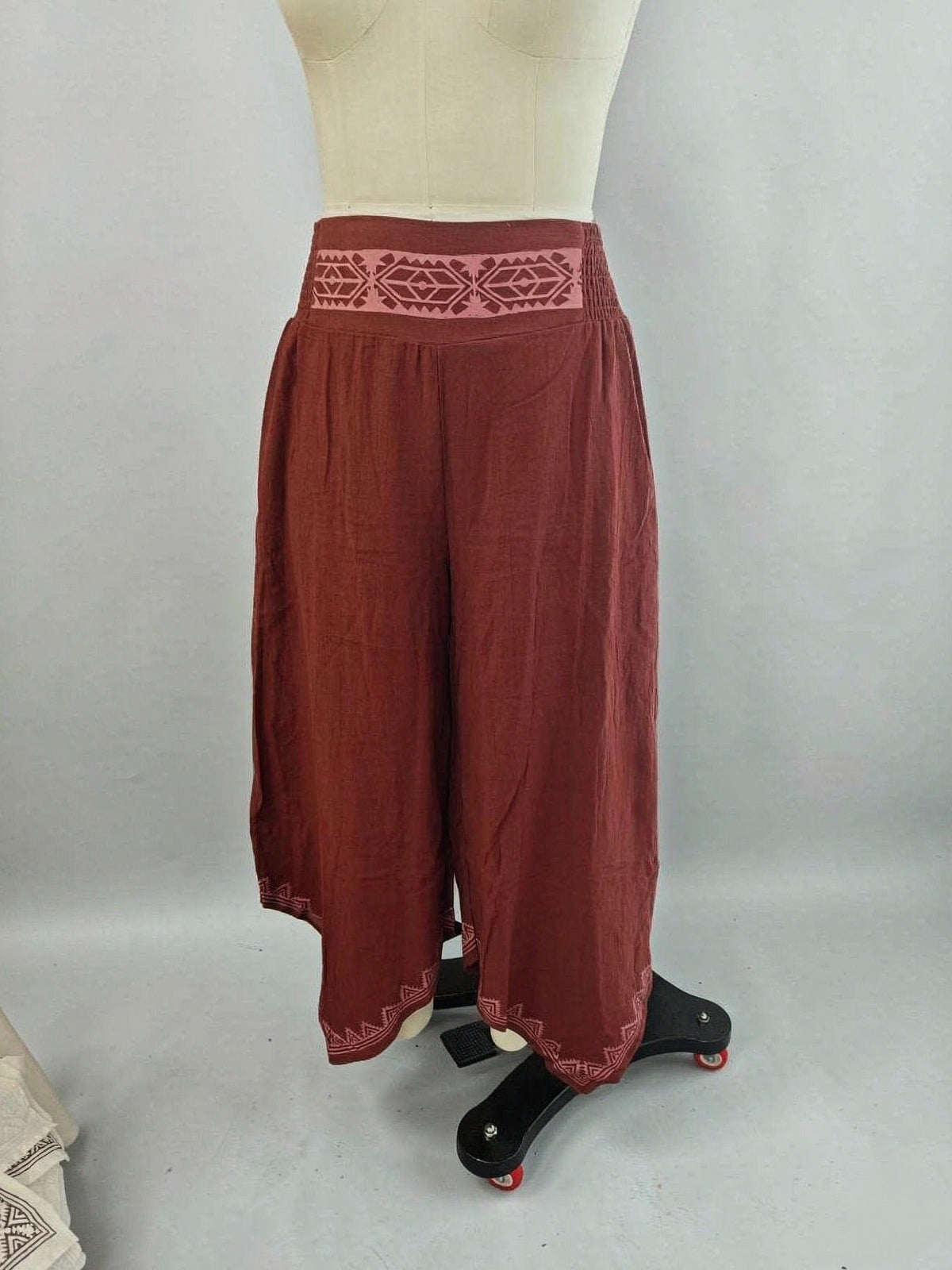 Geometrische Totem-Print High-Waist asymmetrische Wide-Leg-Hose