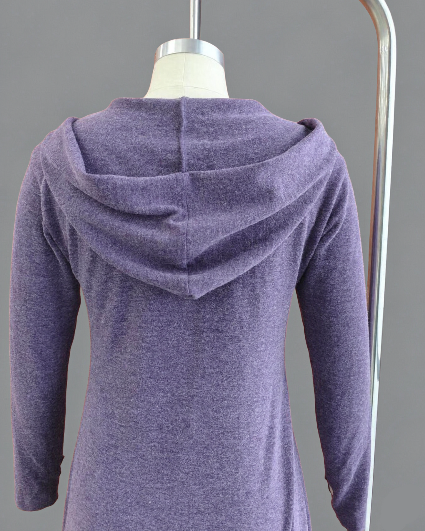 Lila Damen-Cardigan mit Kapuze im Elfenstil und asymmetrischem Saum