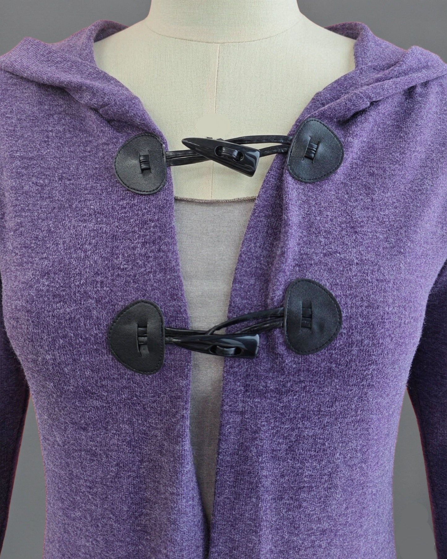 Lila Damen-Cardigan mit Kapuze im Elfenstil und asymmetrischem Saum