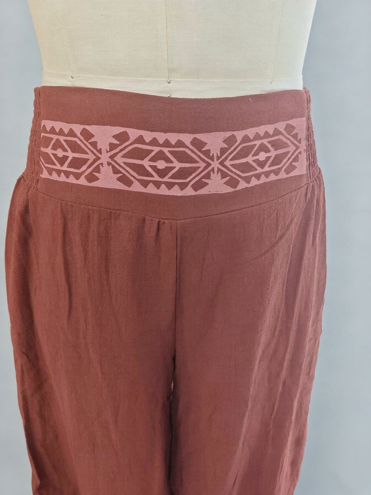 Geometrische Totem-Print High-Waist asymmetrische Wide-Leg-Hose