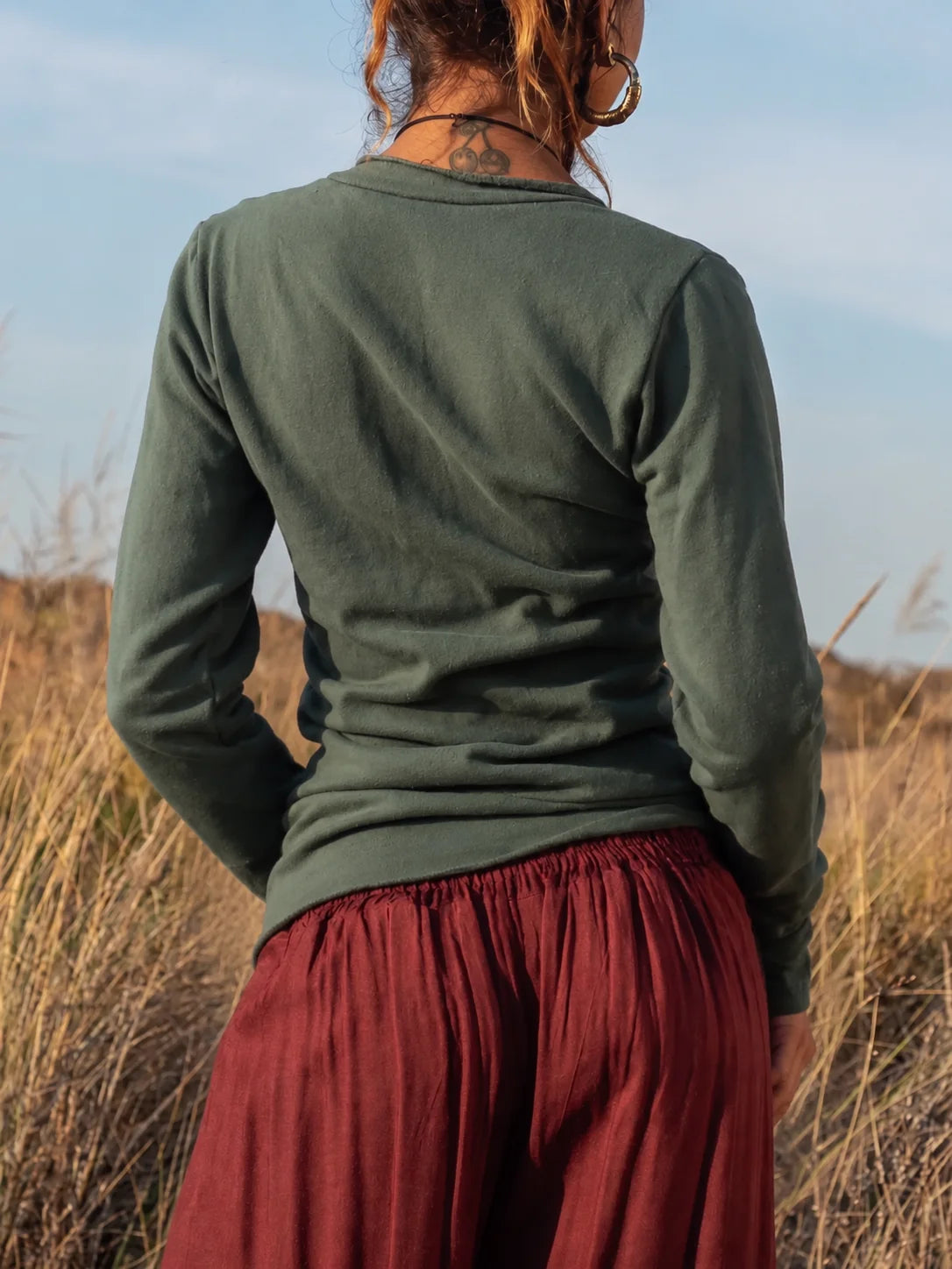 Vintage-Fleece-Top mit V-Ausschnitt, langen Ärmeln, Taschen und Raw-Edge-Saum