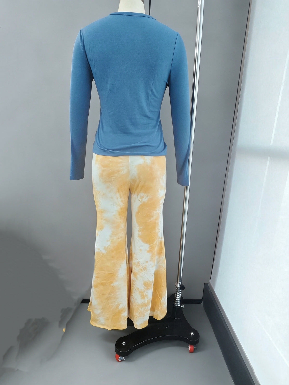 Tie-Dye-Schlaghose mit ausgestelltem Bein und optional umklappbarem Bund