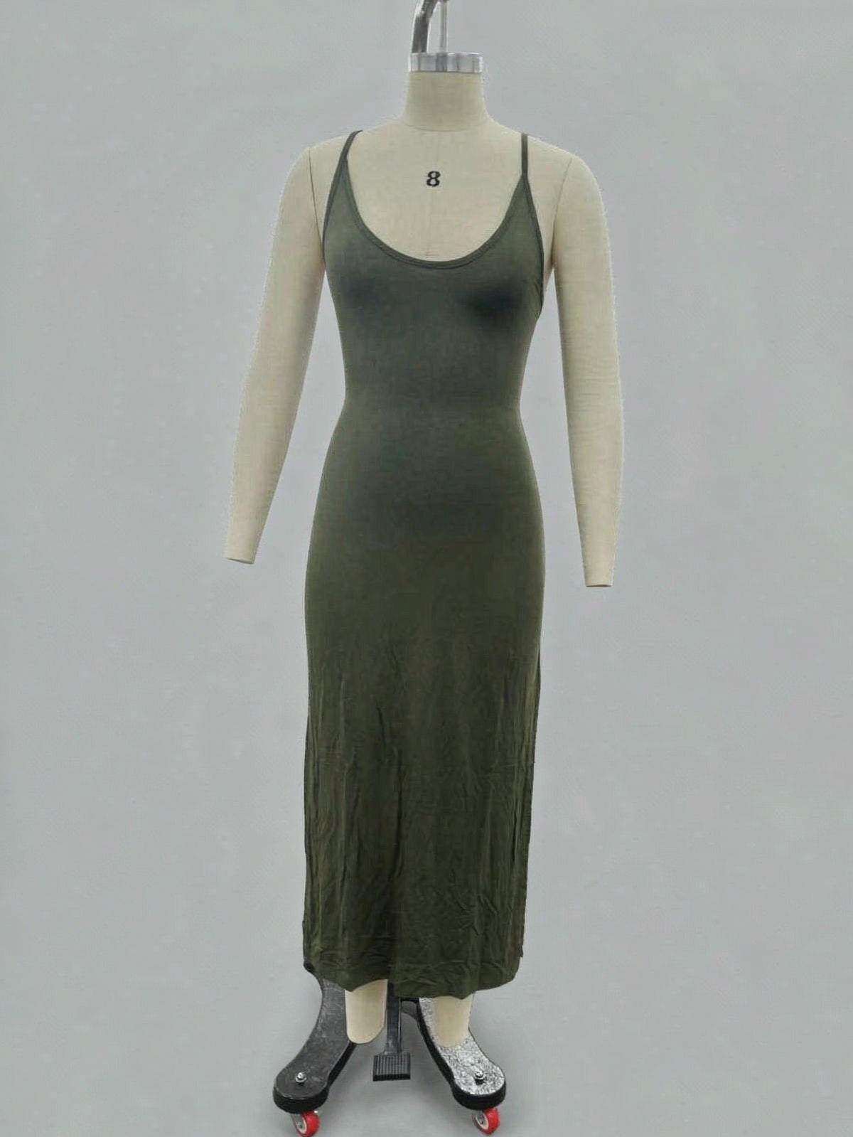 Langes Kleid mit Schlitzen und korsettartigem Rücken