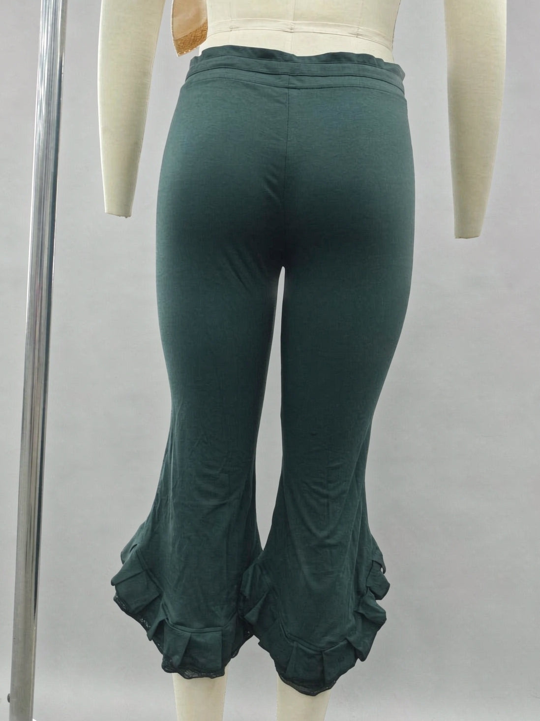 Capri-Leggings mit Rüschen und Spitze