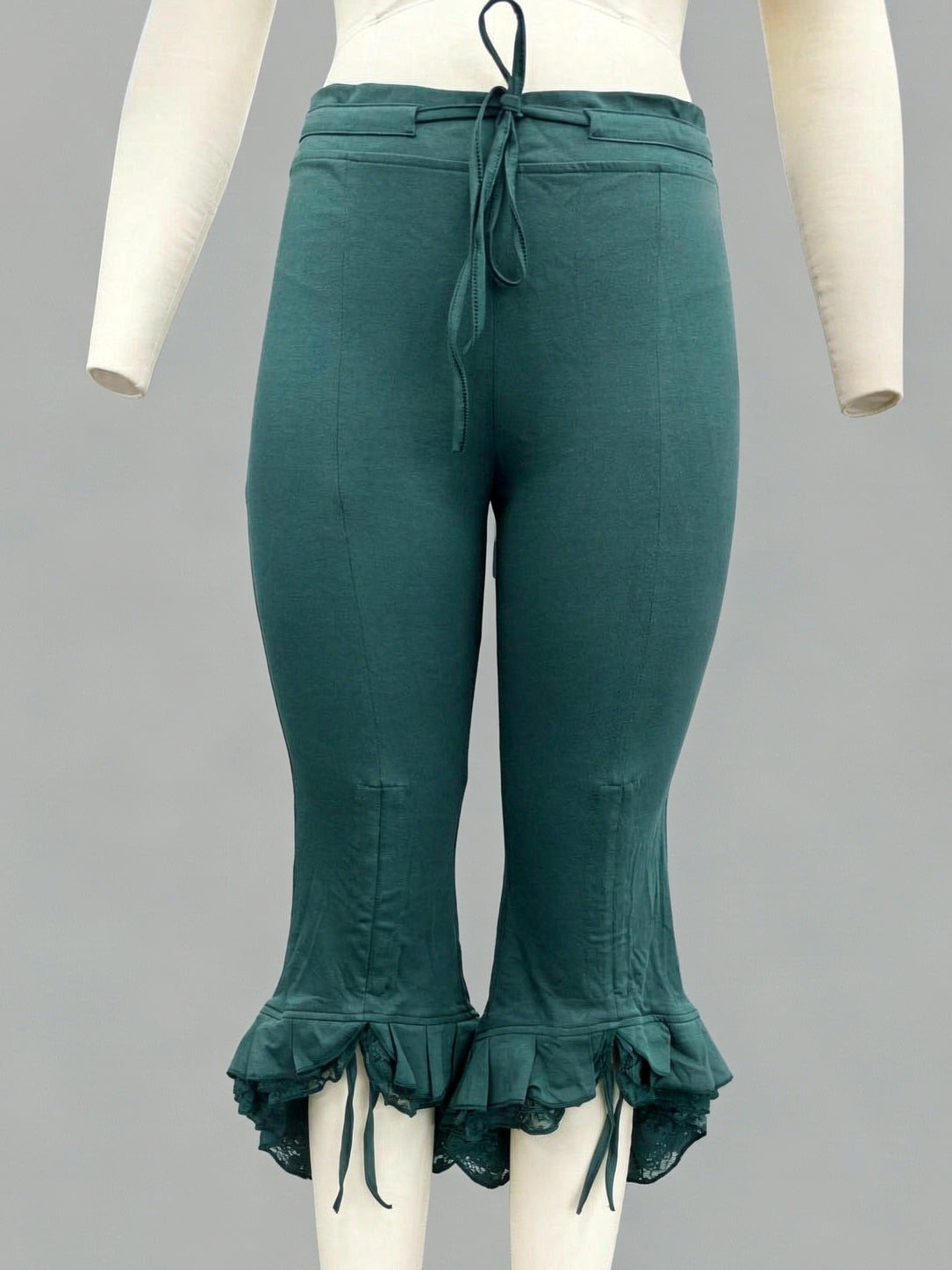 Capri-Leggings mit Rüschen und Spitze