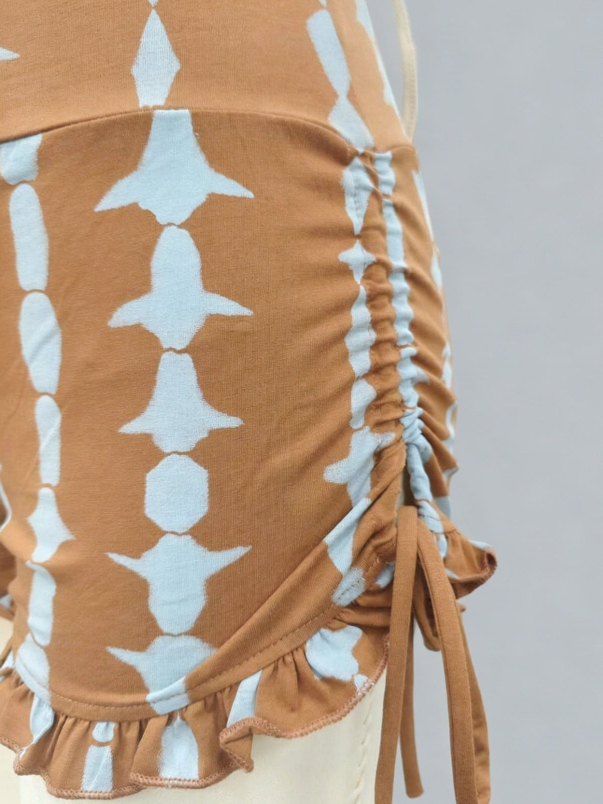 High-Waist Booty-Shorts aus Baumwollmischung im Festival-Stil