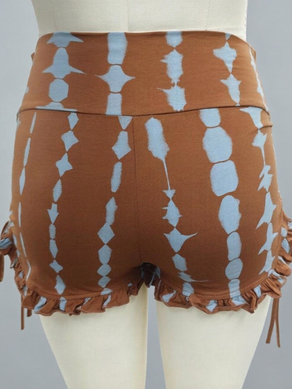 High-Waist Booty-Shorts aus Baumwollmischung im Festival-Stil