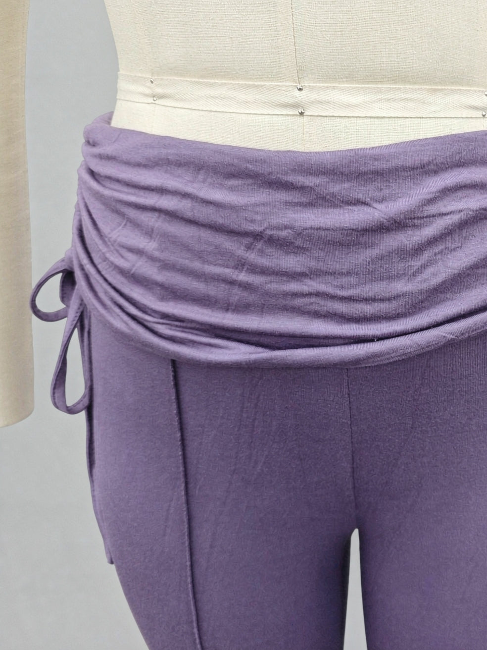 Spitze Pixie-Hose: Boho-Festival-Leggings im Psytrance-Tribal-Stil